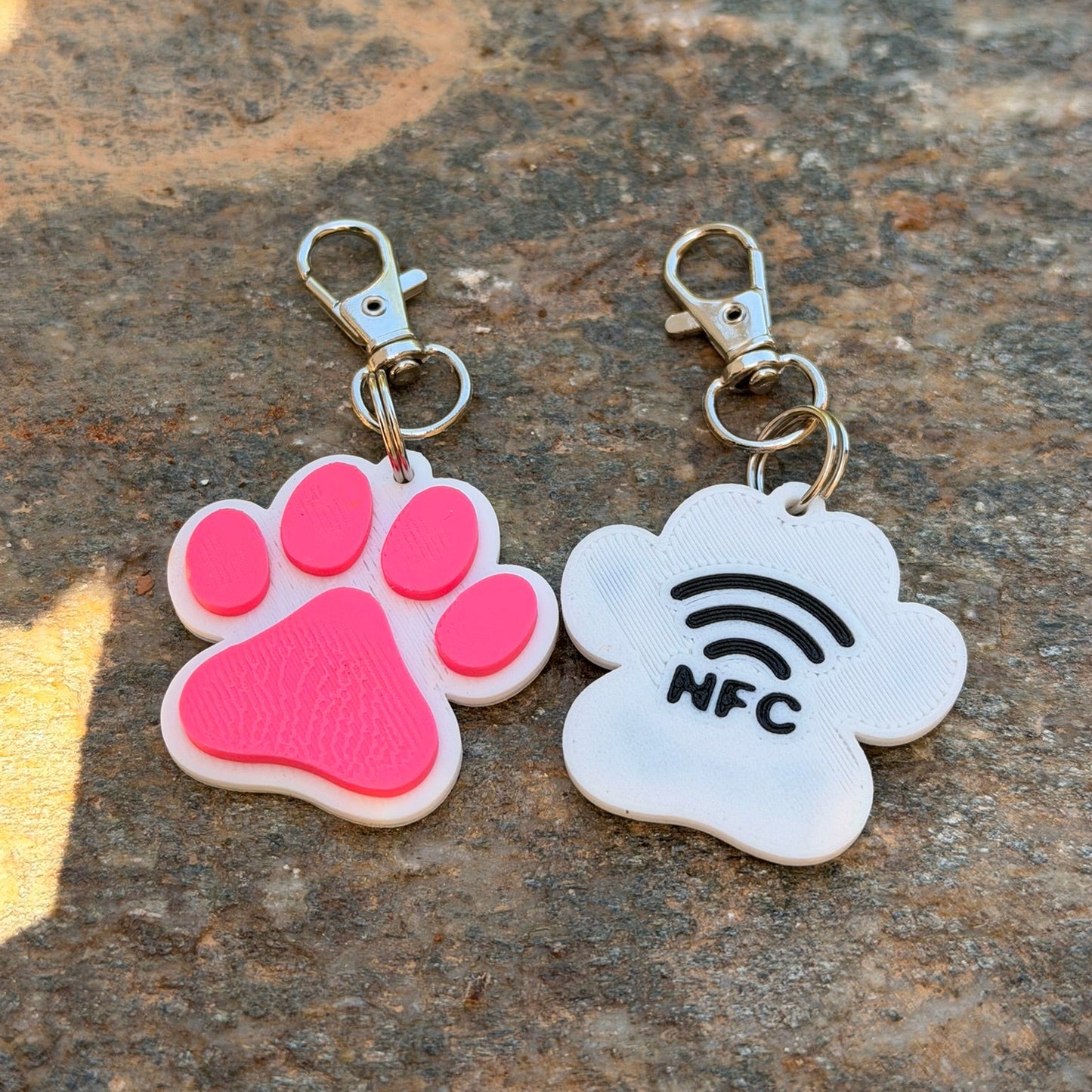 Έξυπνη 3D Ταυτότητα Σκύλου ή Γάτας "Pet-Safe" – NFC Μπρελόκ σε Σχήμα Πατούσας