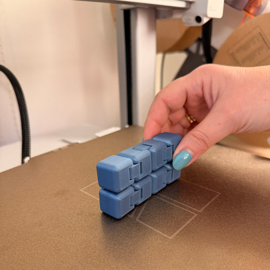 Infinity Cube Fidget – Ο Ατελείωτος Κύβος Χαλάρωσης (Smooth Print-in-Place Edition)