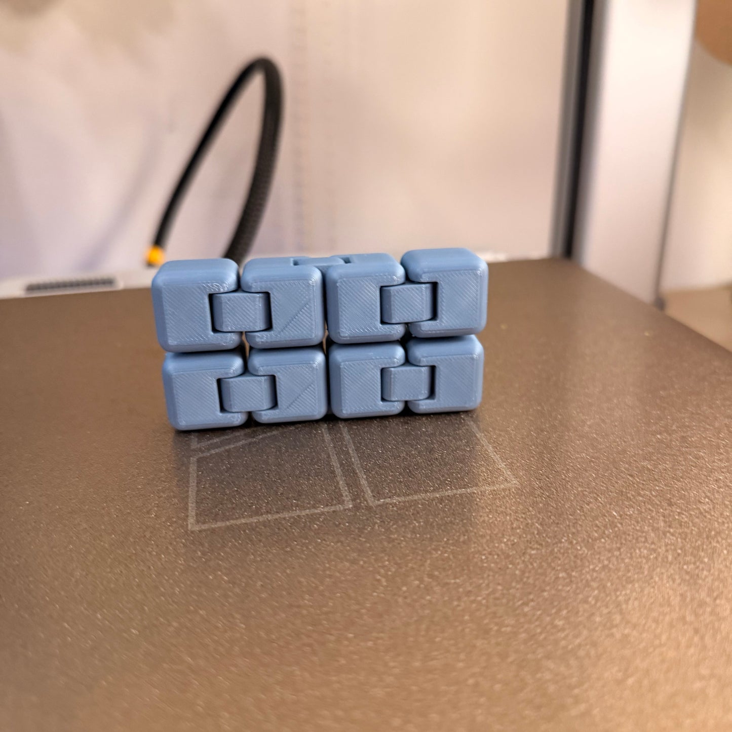 Infinity Cube Fidget – Ο Ατελείωτος Κύβος Χαλάρωσης (Smooth Print-in-Place Edition)