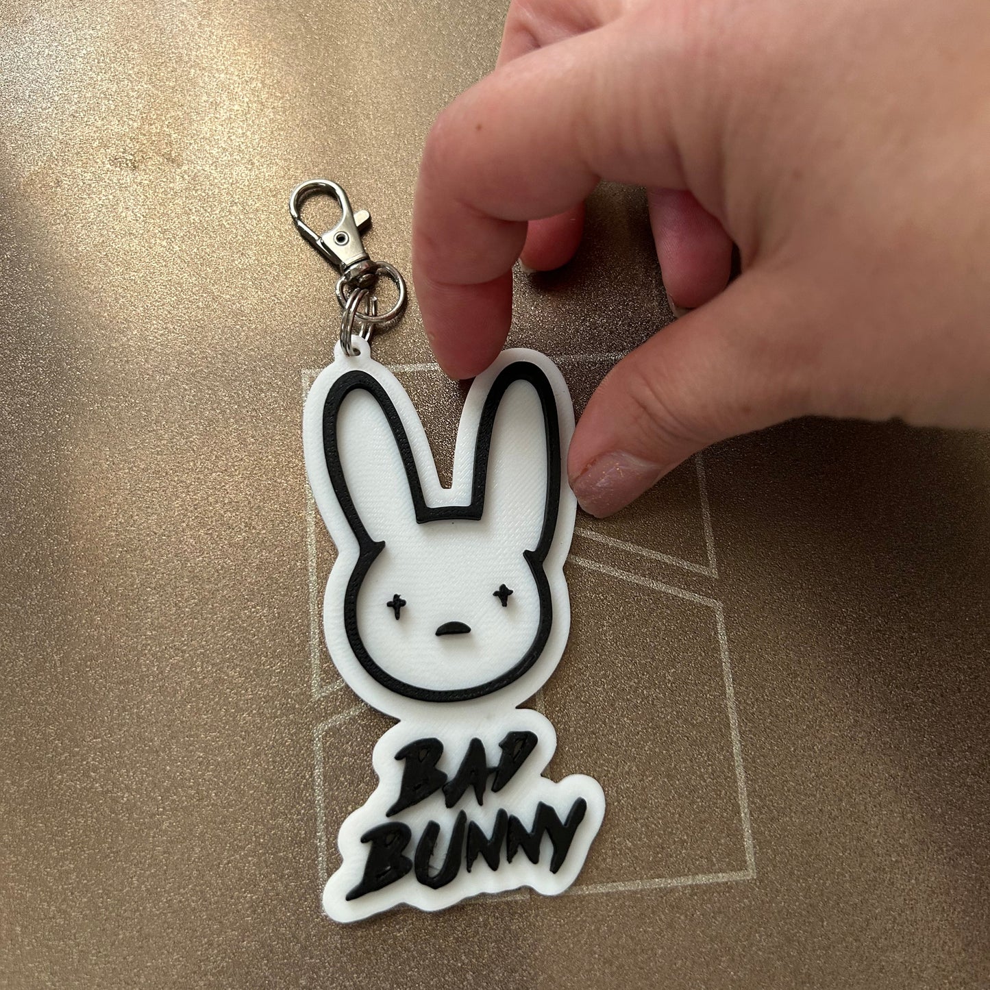 3D Printed Μπρελόκ Bad Bunny – Το απόλυτο αξεσουάρ για κάθε Fan στην τσάντα σου!