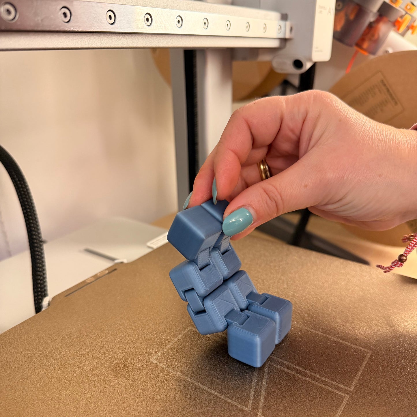 Infinity Cube Fidget – Ο Ατελείωτος Κύβος Χαλάρωσης (Smooth Print-in-Place Edition)
