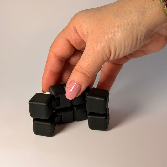 Infinity Cube Fidget – Ο Ατελείωτος Κύβος Χαλάρωσης (Smooth Print-in-Place Edition)