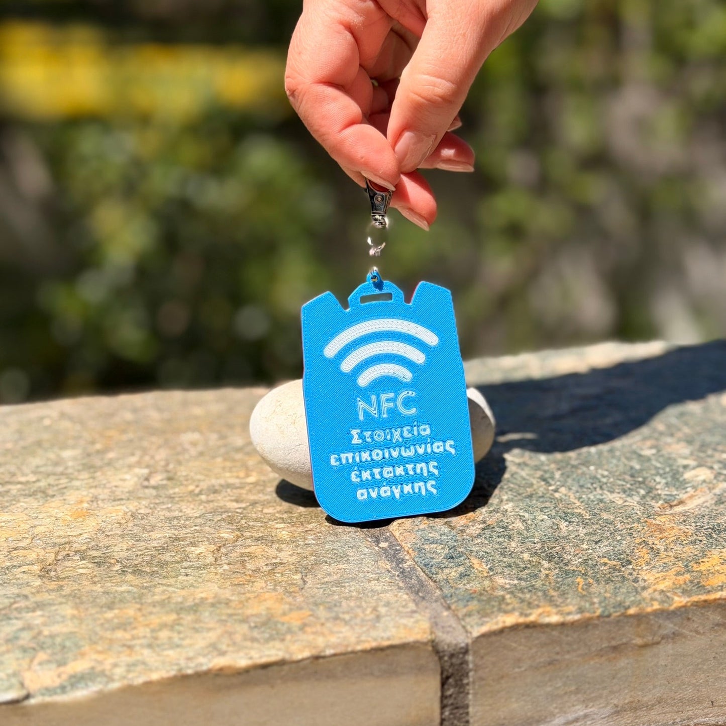 Έξυπνο NFC Μπρελόκ Ασφαλείας για Παιδικές Τσάντες 7,5εκ-5,5εκ – "Safety Tap"- Superman Blue Edition