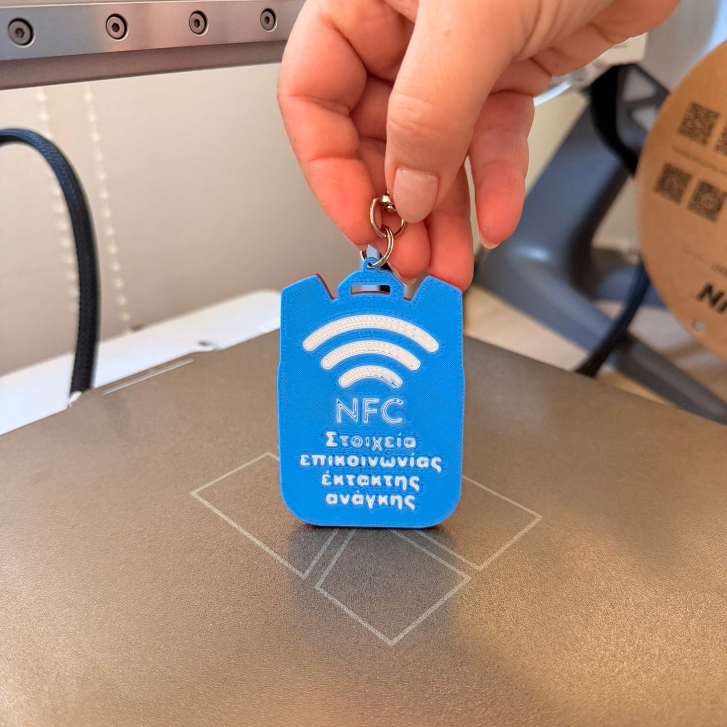 Έξυπνο NFC Μπρελόκ Ασφαλείας για Παιδικές Τσάντες 7,5εκ-5,5εκ – "Safety Tap"- Superman Blue Edition