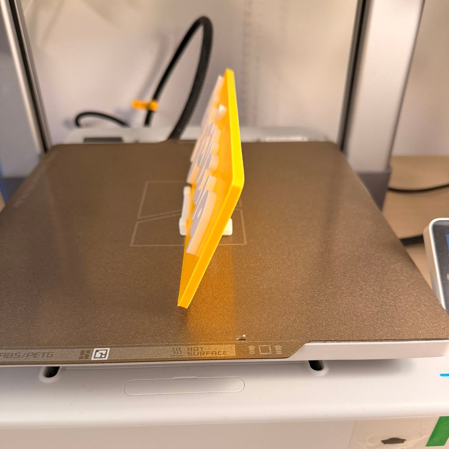 3D Printed Επιτραπέζια Επιγραφή Πλάκα με Custom Όνομα LePetitCochon 20εκ. και Σταντ Στήριξης