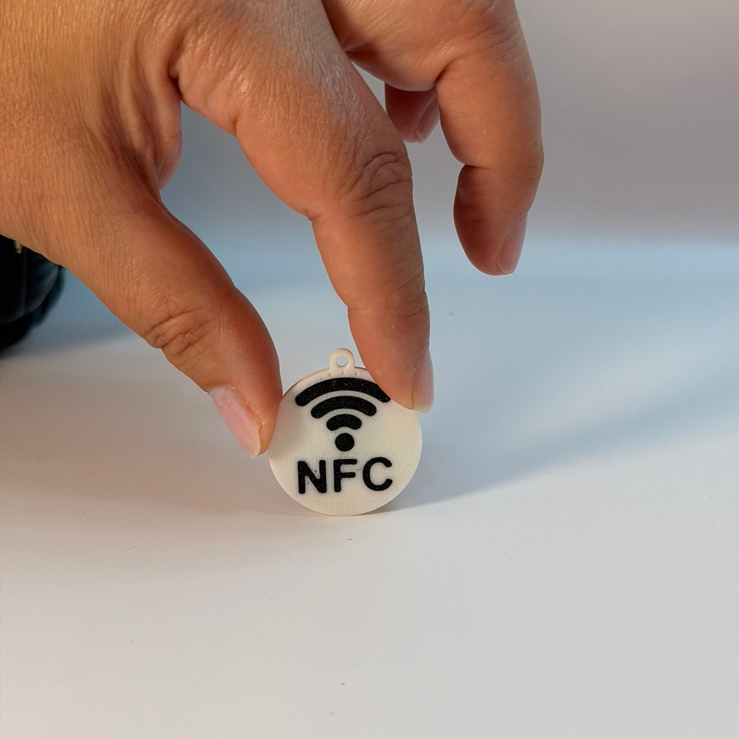 Έξυπνο Μενταγιόν / Μπρελόκ Ασφαλείας NFC «Κλήση Έκτακτη Ανάγκη» – Άμεση Βοήθεια με Ένα Άγγιγμα