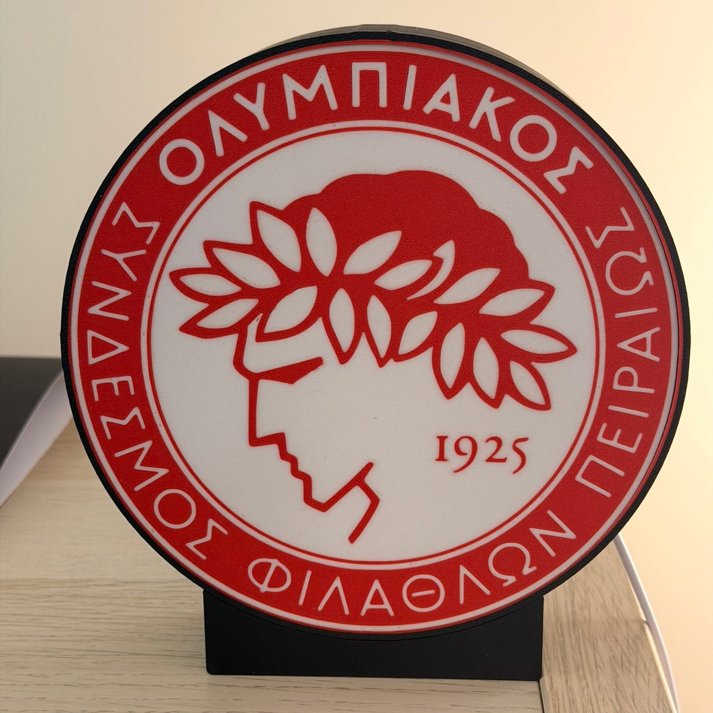 3D Printed Stand σήμα Ολυμπιακός (18x17cm) με Stand & Υποδοχή Τοίχου