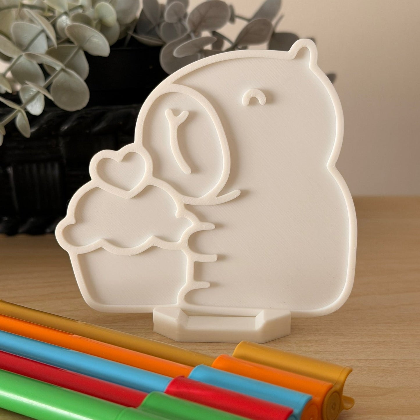 3D Printed Πάνελ για zωγραφική με stand-Καπιμπάρα με Cupcake