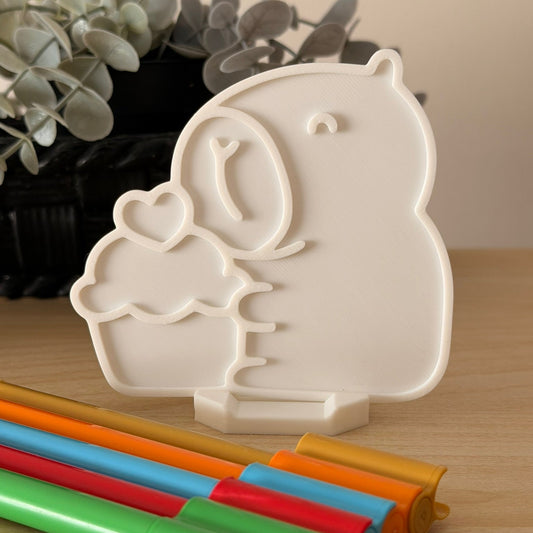 3D Printed Πάνελ για zωγραφική με stand-Καπιμπάρα με Cupcake