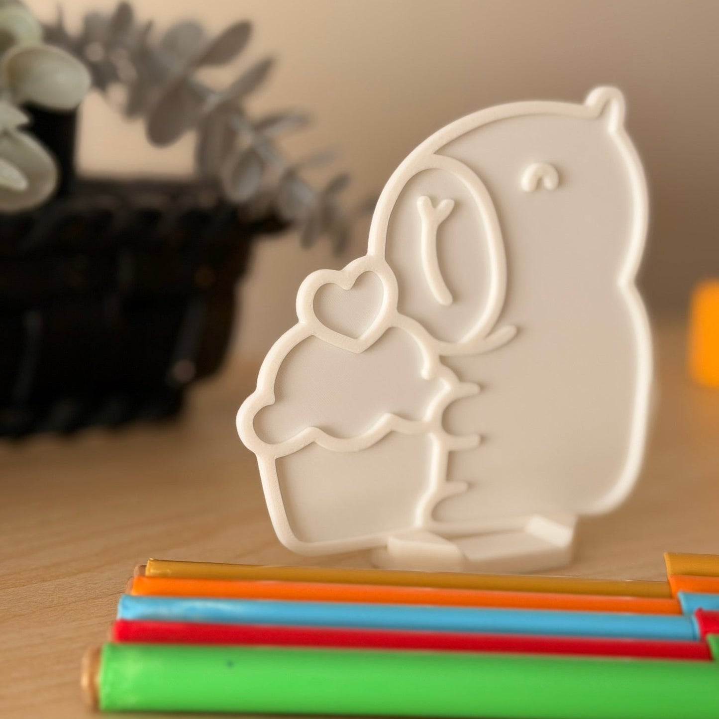 3D Printed Πάνελ για zωγραφική με stand-Καπιμπάρα με Cupcake