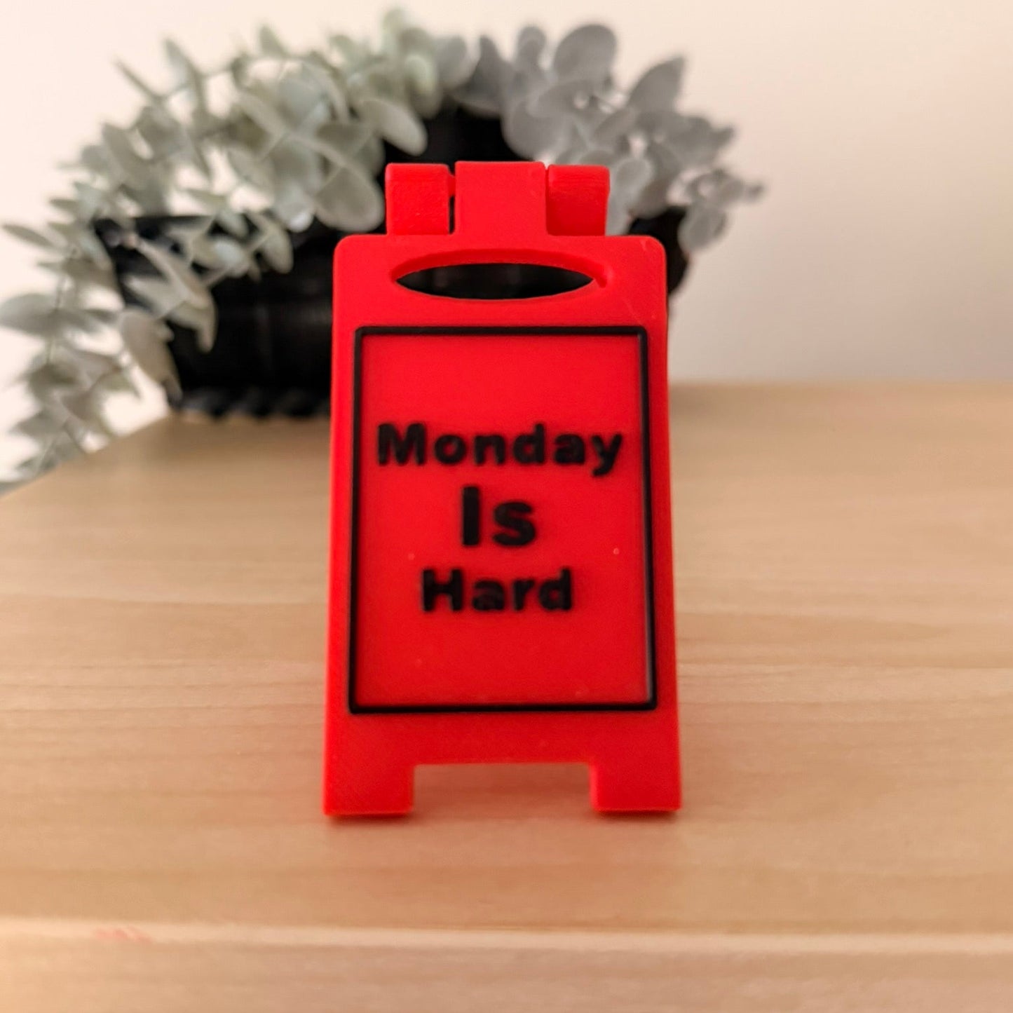 Mini 3D Printed Επιτραπέζια Πινακίδα Γραφείου Monday is Hard