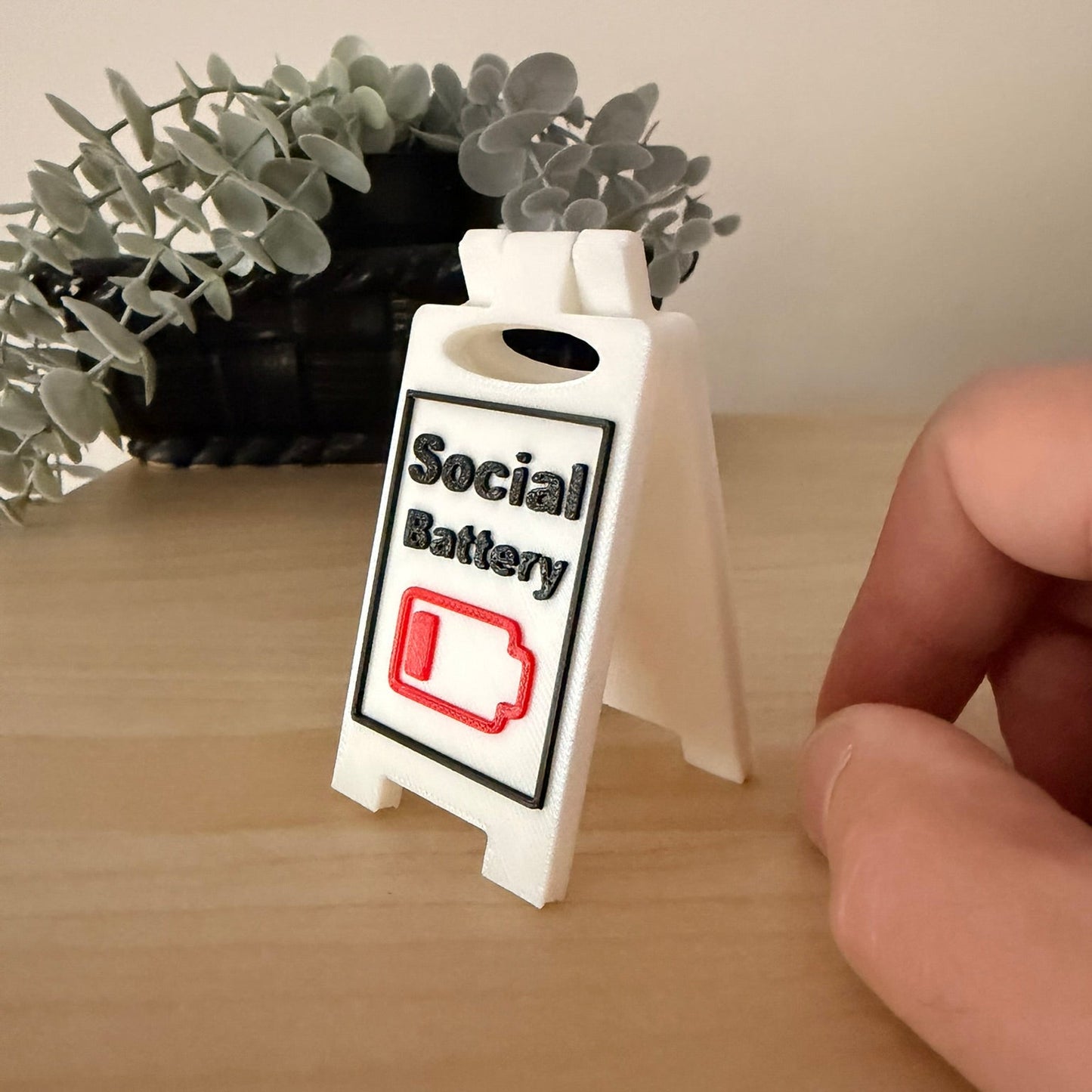 Mini 3D Printed Επιτραπέζια Πινακίδα Γραφείου Social Battery Low