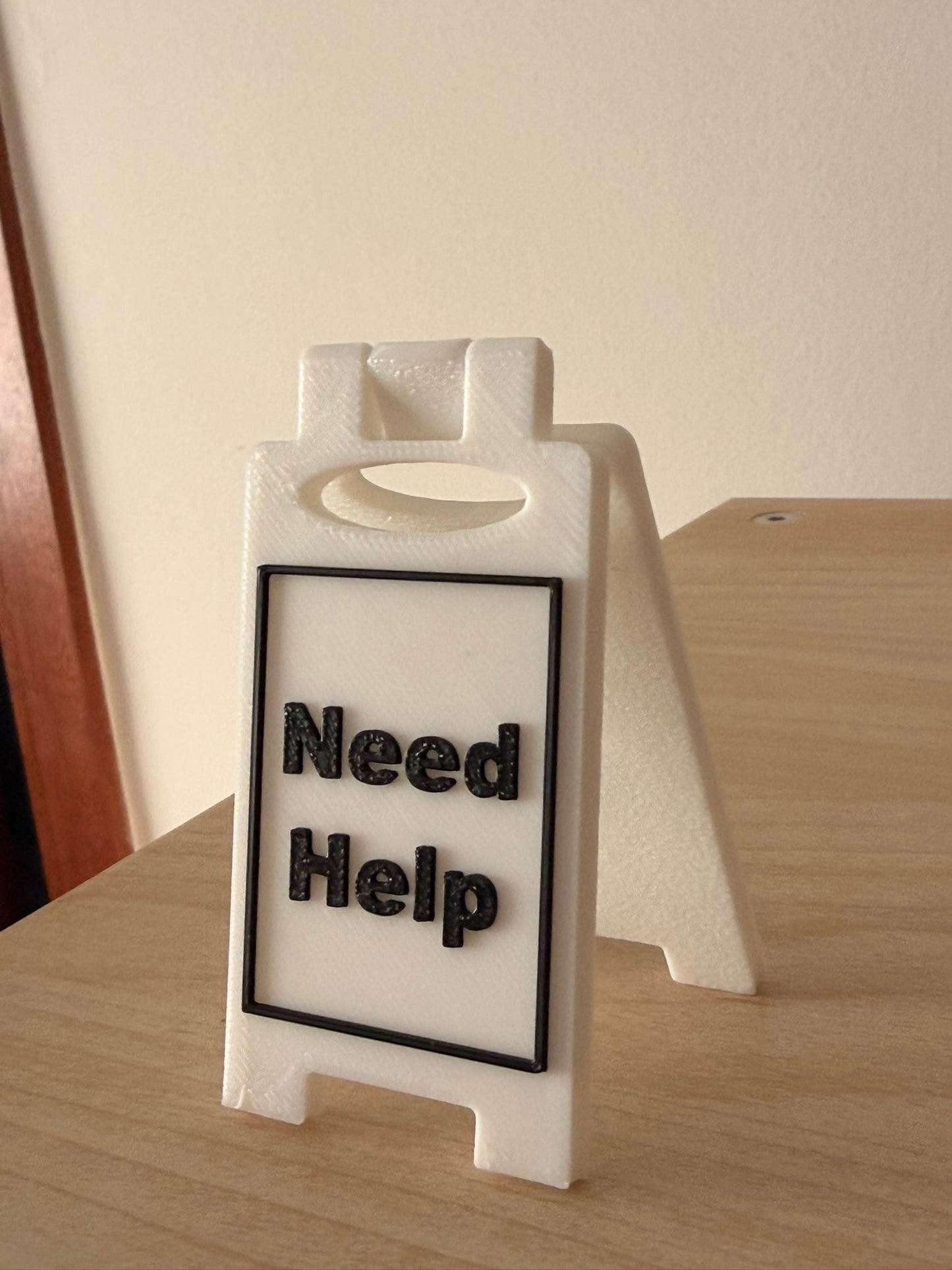 Mini 3D Printed Επιτραπέζια Πινακίδα Γραφείου "Need Help"
