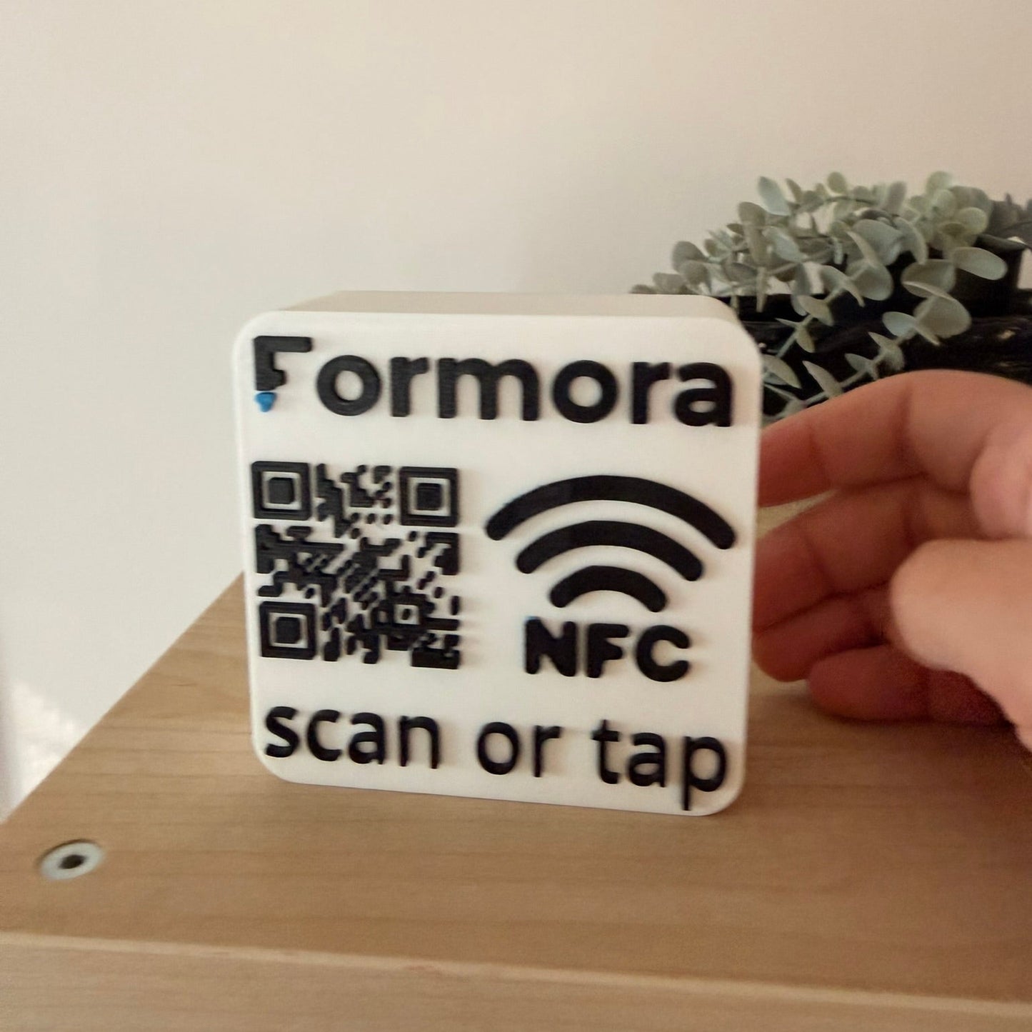 Custom Επιτραπέζιο Stand NFC & QR Code με Logo
