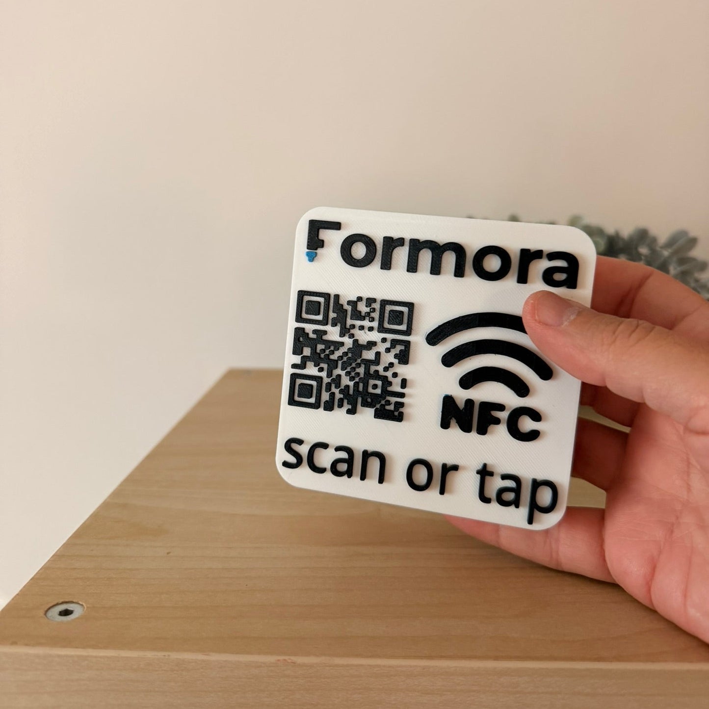 Custom Επιτραπέζιο Stand NFC & QR Code με Logo