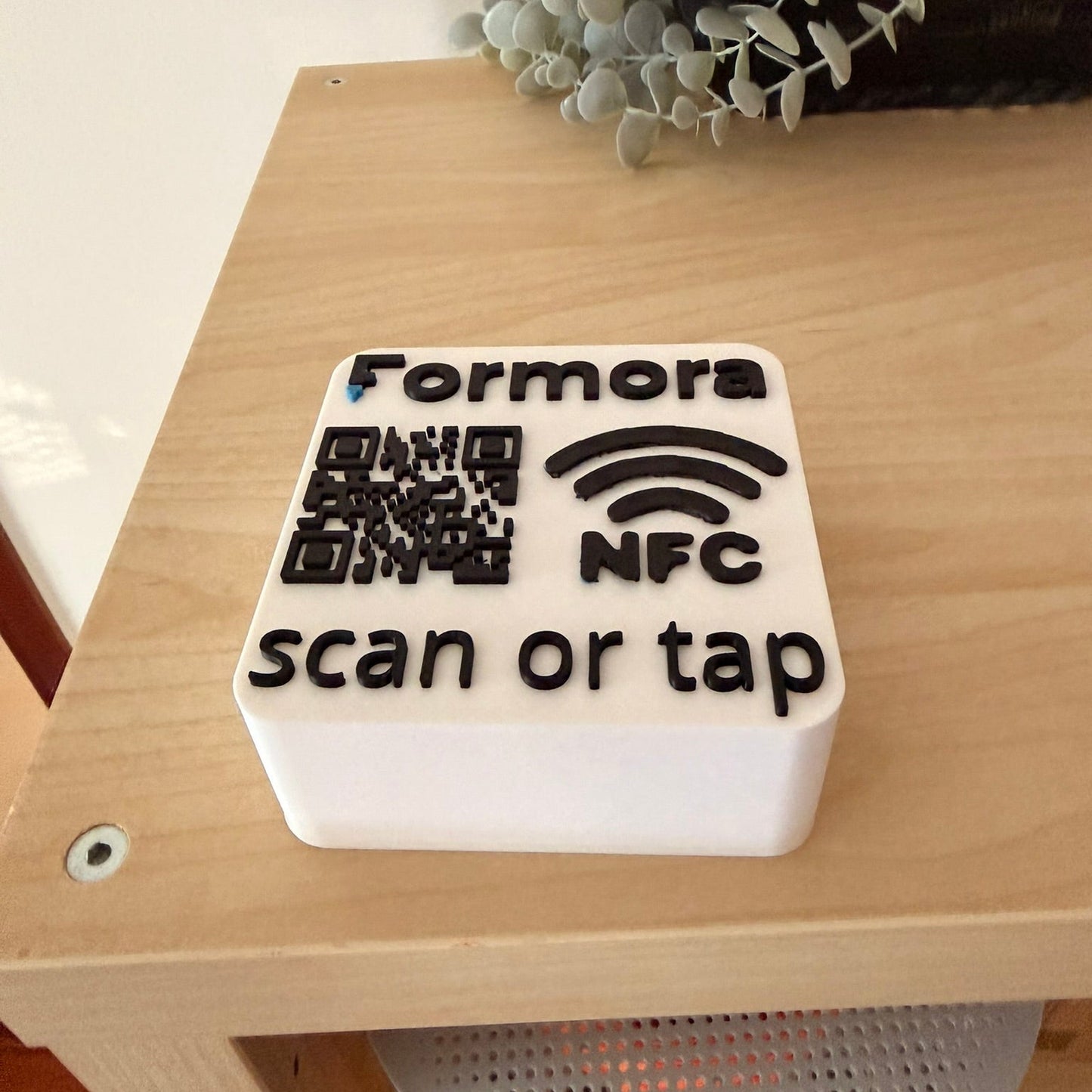 Custom Επιτραπέζιο Stand NFC & QR Code με Logo