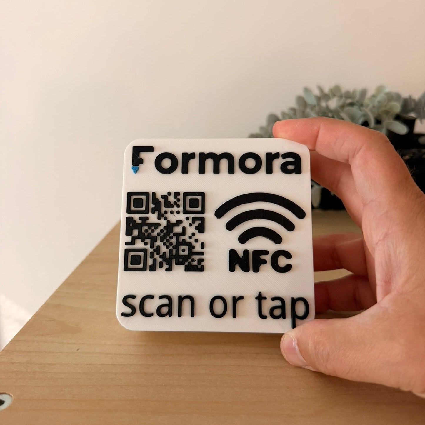 Custom Επιτραπέζιο Stand NFC & QR Code με Logo